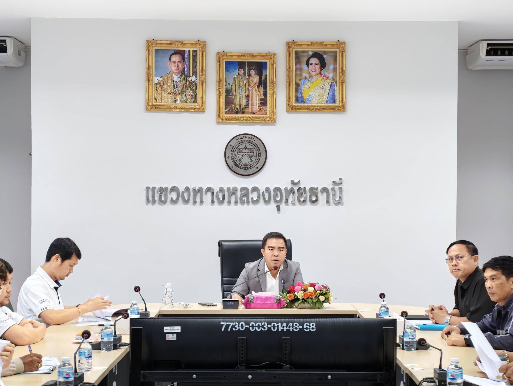 นายอภิชัยศรอินทร์ ผอ.ขท.อุทัยธานี เจ้าหน้าที่ในสังกัด และหน่วยงานที่เกี่ยวข้อง ร่วมประชุมเพื่อติดตามปัญหาติดขัดสาธารณูปโภค